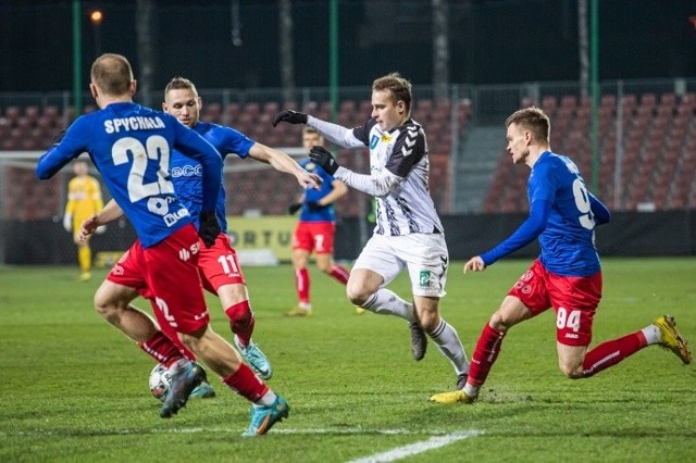 Piłkarze Sandecji doznali dziesiątej ligowej porażki w tym sezonie. W tabeli 1. ligi plasują się na 17. miejscu