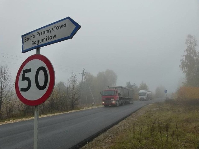 Polski Kuwejt podnosi ceny inwestorom, ale ich to nie odstraszaMetr kwadratowy w kleszczowskiej strefie zdrożał z 5 do 15 zł. To i tak mniej niż w zlokalizowanej w pobliskim Bogumiłowie Łódzkiej Specjalnej Strefie Ekonomicznej, gdzie cena metra kwadratowego wynosi 25 zł.