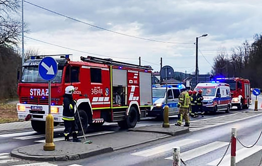 Sądecko - krakowskie starcie automobili na głównej drodze w dolinie Dunajca