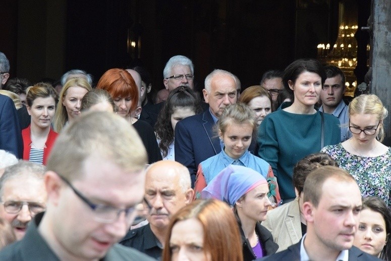 Premier Beata Szydło z mężem przyjechała na święcenia...