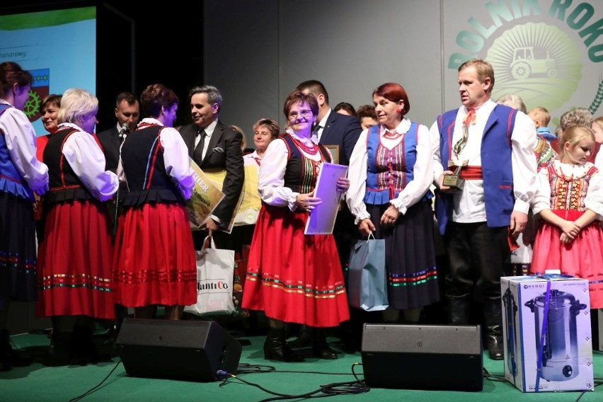 Laureaci z powiatu kieleckiego na gali Rolnik Roku 2018 w Kielcach. Tak odbierali laury i się bawili                                 