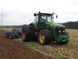 Oto najczęście kupowane w październiku marki i modele nowych ciągników. John Deere liderem