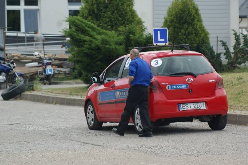 Chciał zdać za kolegę egzamin na prawo jazdy. Grozi mu do 3 lat więzienia