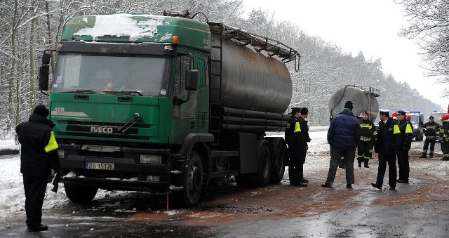 Przez długi czas Szosa Stargardzka w kierunku centrum Szczecina była zablokowana. W wyniku akcji ratunkowej, po ponad godzinie zmagań, odblokowano prawy pas ruchu.