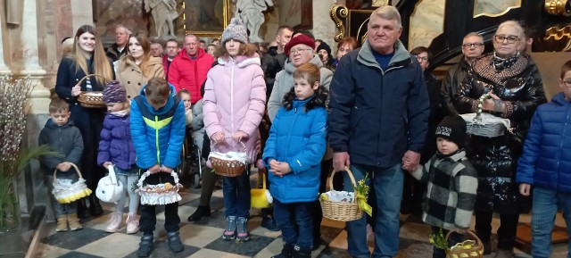 Święcenie Pokarmów w Wielką Sobotę w Archiopactwie Cystersów w Jędrzejowie