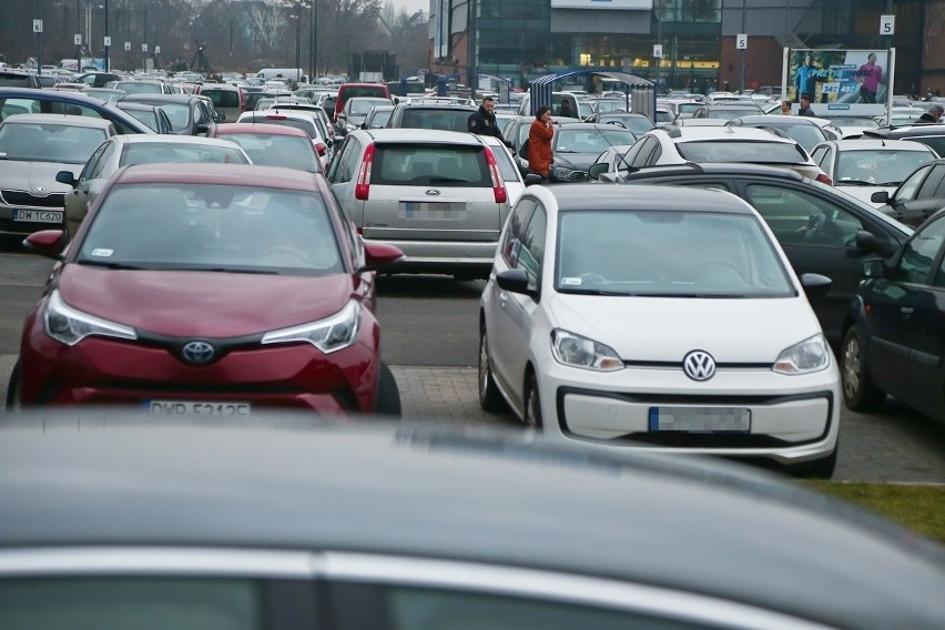 Dantejskie sceny na parkingu pod Magnolią