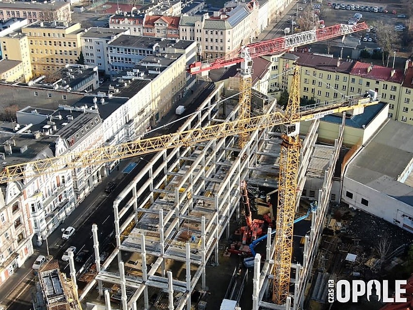 Centrum przesiadkowe Opole Główne. Rośnie budynek nowego...