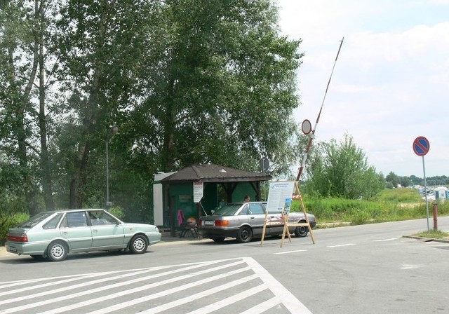 &#8211; Od środy po okazaniu karty parkingowej osobom obsługującym wjazd nad Jezioro Tarnobrzeskie, jej właściciel wjedzie na teren plaży za darmo.