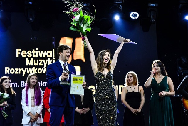 Grand Prix Festiwalu Muzyki Rozrywkowej w Kozienicach zdobyła Magdalena Chołuj z Morawicy.