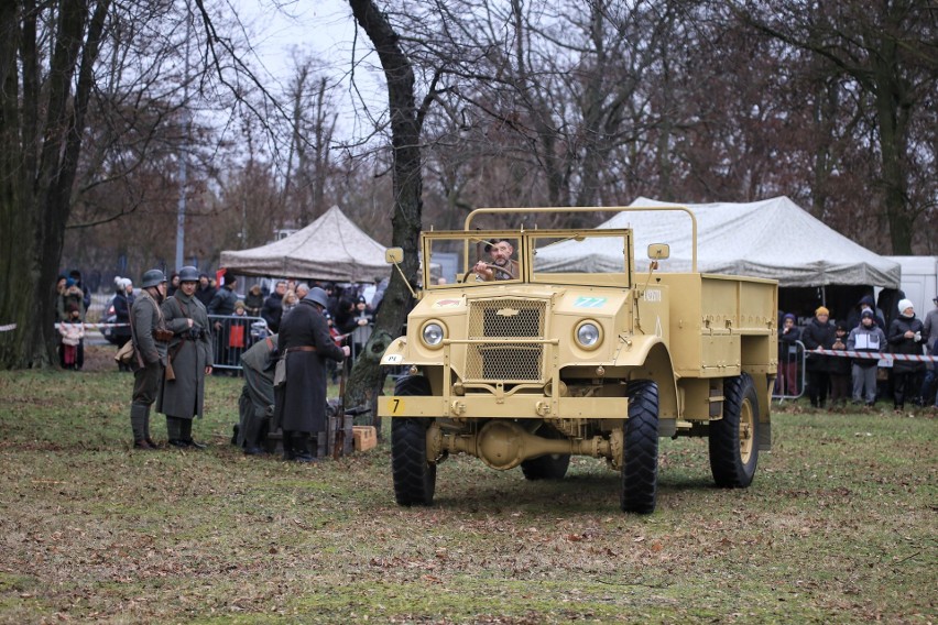 Zobacz zdjęcia z rekonstrukcji wydarzeń z 1919 roku ->