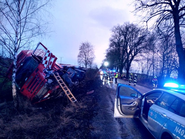 Wypadek śmiertelny na DW 222, między miejscowościami Gołębiewo-Trąbki Wielkie. Jedna osoba nie żyje