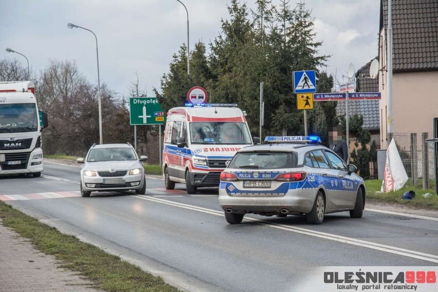 Skoda potrąciła kobietę na przejściu dla pieszych [ZDJĘCIA]