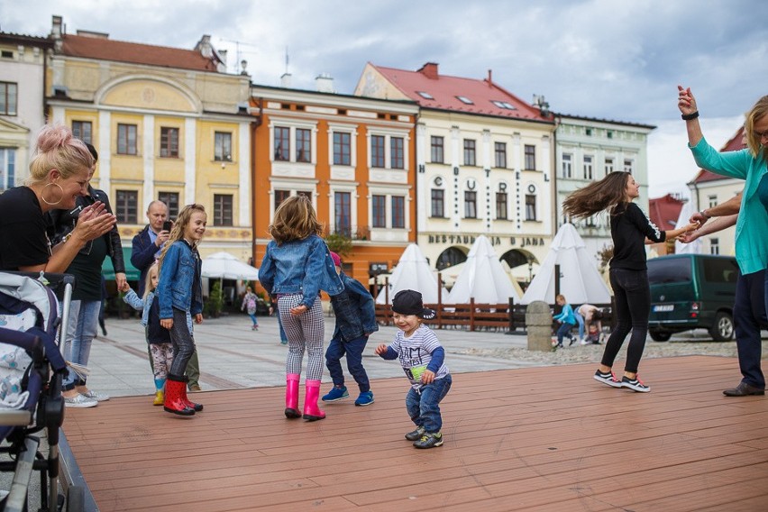 Letnie potańcówki wróciły do Tarnowa [ZDJĘCIA]