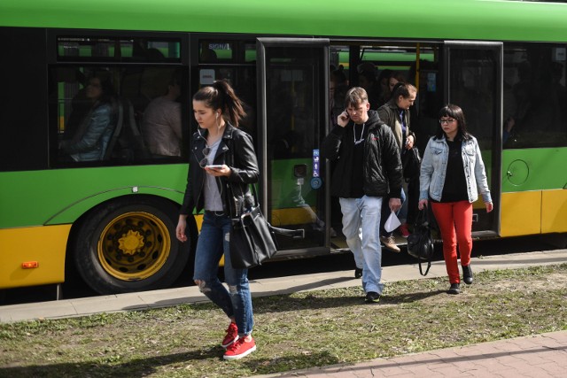 MPK zmieni rozkład jazdy kilku linii autobusowych. Wszystko z powodu ustawy o niedzielach i dniach świątecznych bez handlu. Na kolejnych zdjęciach przekonasz się, kiedy w tym roku nie zrobimy zakupów