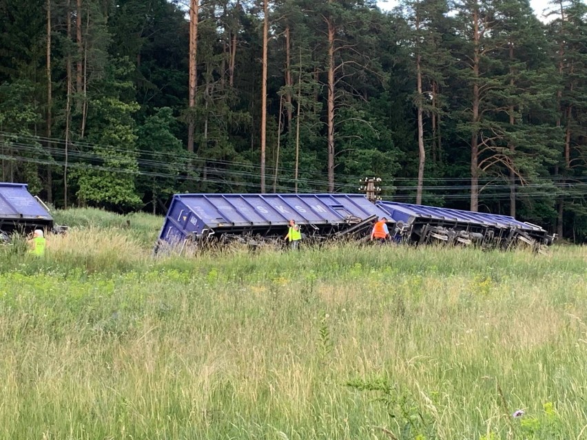 Strażacy pojawili się na miejscu. Ale do usunięcia taboru...