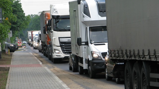 W Tworogu wciąż korki. Wykonawca obiecuje, że znikną w środę