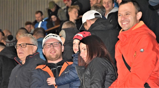 Kibice na meczu hokejowej ekstraklasy Re-Plast Unia Oświęcim - Comarch Cracovia (9:1).