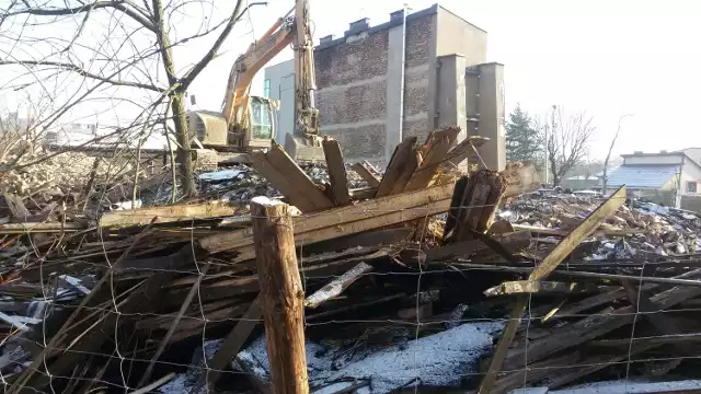 Pusta kamienica przy Rondzie Gierka w Sosnowcu została wyburzona