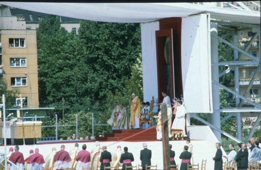 Jan Paweł II w Wielkopolsce. W 1983 roku odwiedził Poznań po...