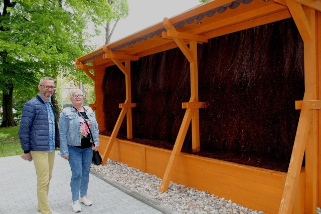 Mieszkanka Wąbrzeźna Danuta Borowiecka przechodząc przy Wąbrzeskim Domu Kultury chętnie skorzystała z kuracji solankowej, gdy tylko uruchomiono tężnie