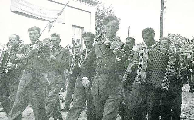 Dożynki w Aleksandrowie Kujawskim w 1964 roku - jedna z uroczystości uwiecznionych na uratowanych taśmach filmowych. Sceny z tego święta będzie można zobaczyć w Miejskim Centrum Kultury w Aleksandrowie Kujawskim 18 lipcaFot.: archiwum