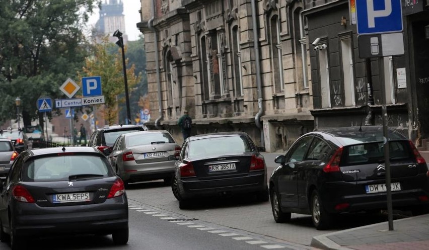 Kraków. Spór o podział strefy parkowania w centrum