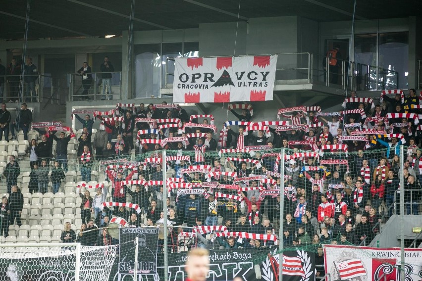 Kibice wspierali Cracovię w meczu z Miedzią Legnica