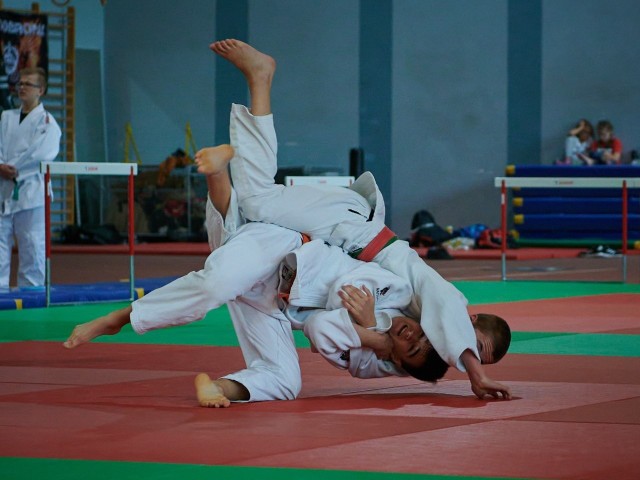 Adrian Jakubiniec wykonuje rzut seoi-nage