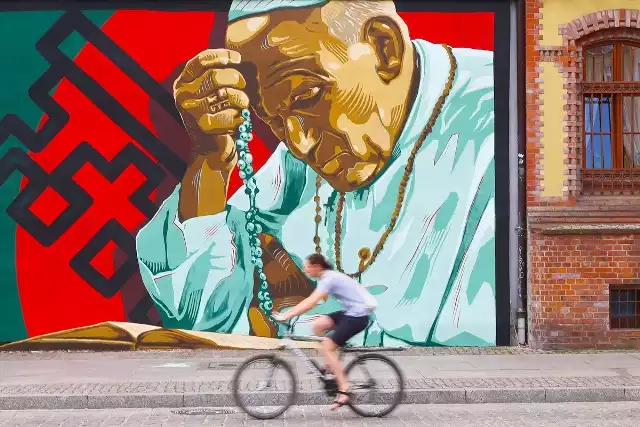 Przy Ostrowie Tumskim powstał ogromny mural stworzony przez kibiców Śląska Wrocław. 4.07.2022