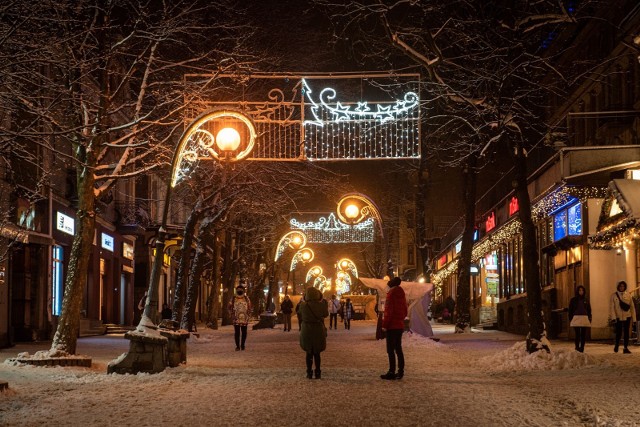 Iluminacje bożonarodzeniowe na Krupówkach w Zakopanem