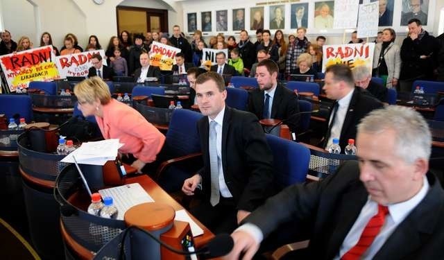 Toruńscy radni przegłosowali w ubiegłym tygodniu uchwały, które będą miały poważne konsekwencje dla toruńskiej oświaty