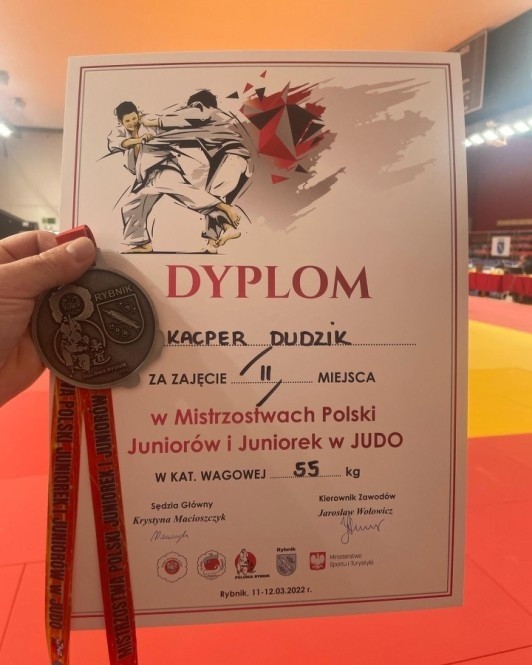Wicemistrz Polski juniorów z Akademii Judo Rzeszów. W finale miał ogromnego pecha