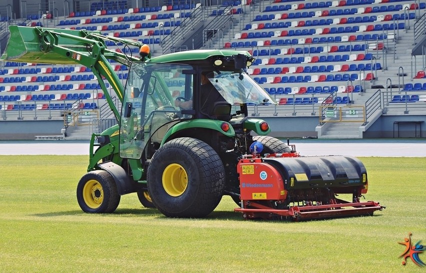 Trwają intensywne prace związane z przygotowaniem stadionu...