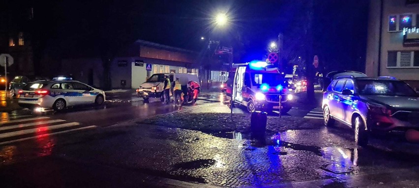 Wypadek na skrzyżowaniu ulic Dworcowej i Lipowej w Białogardzie. Jedna osoba poszkodowana [ZDJĘCIA]