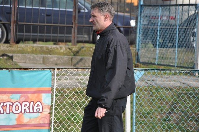 Paweł Potent, trener Energii Kozienice czeka na decyzję o licencji dla jego zespołu w trzeciej lidze.