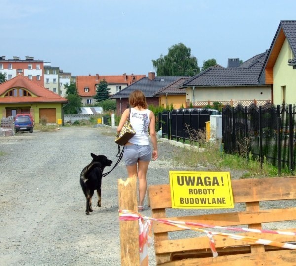 Działki budowlane przy ul. Mickiewicza, które pojawiły się kilka lat temu dziś są już za budowane. Problem w tym, że w mieście nie ma nowych terenów pod budownictwo jednorodzinne.