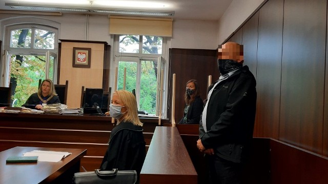 Sprawa trafiła do Sądu Okręgowego w Opolu. Wyrok zapadł już po pierwszej rozprawie, ponieważ Arkadiusz M. wnioskował o dobrowolne poddanie się karze.