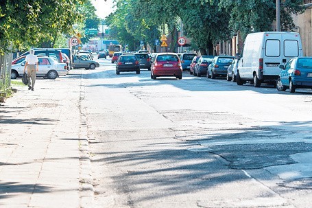 Nowy asfalt pojawi się m.in. na ul. Karolewskiej.