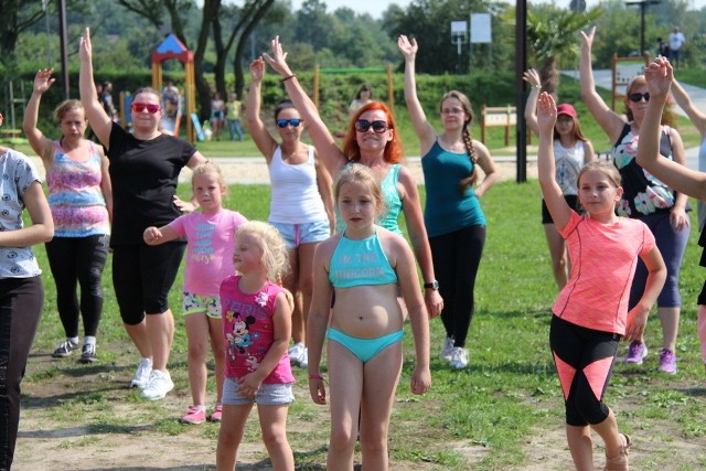 Miejska plaża na Czarną Przemszą w Będzinie w sobotę tętniła gorącymi rytmami