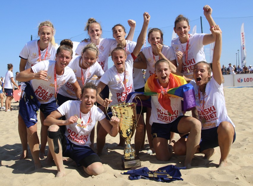 Historyczne dokonanie łódzkich piłkarek plażowych. Lady Grembach Łódź z najwyższym trofeum po raz czwarty z rzędu