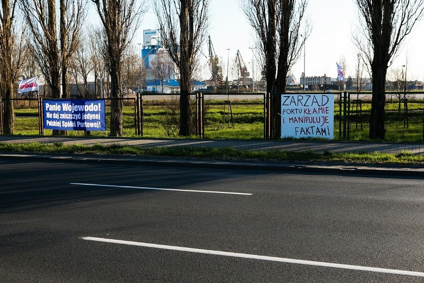 Związkowcy Solidarności Bulk Cargo żądają od wojewody zwolnienia prezesów portu 