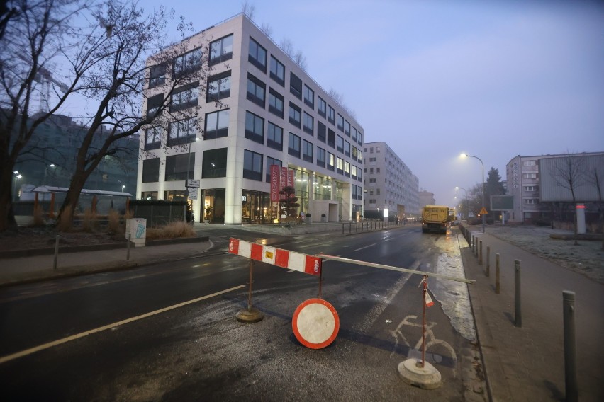 Poważna awaria wodociągowa na Braniborskiej, trwa naprawa...