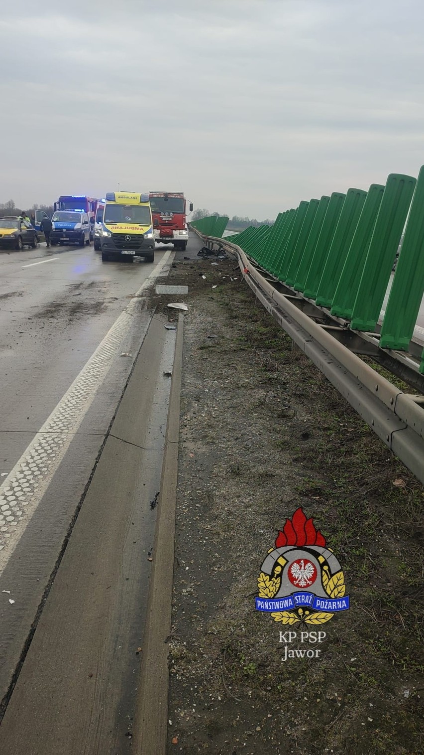Wypadek na autostradzie A4 (111. km) z udziałem trzech...
