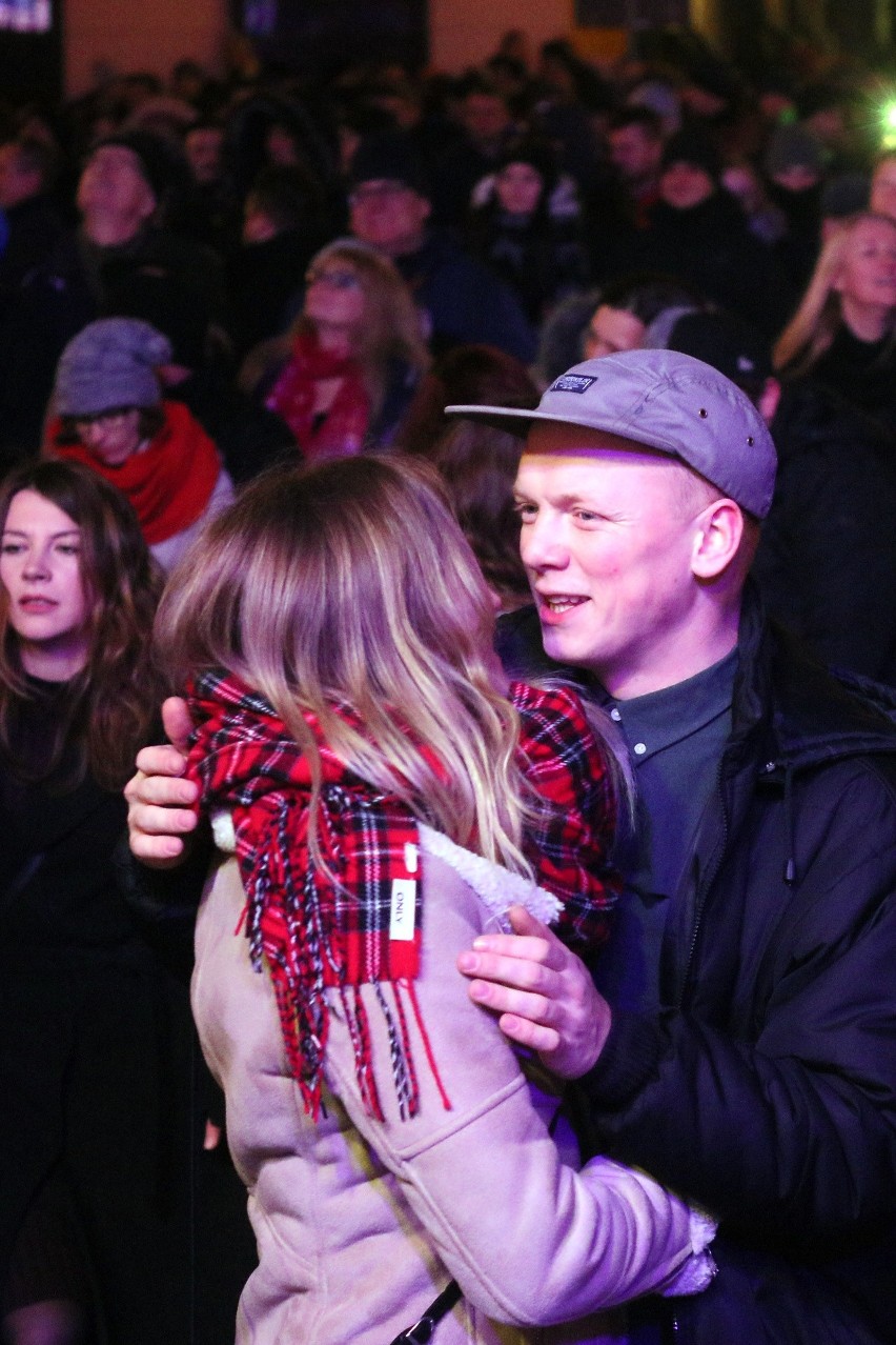 Sylwester w Lublinie. Tak mieszkańcy przywitali 2019 rok. Zobacz zdjęcia i wideo