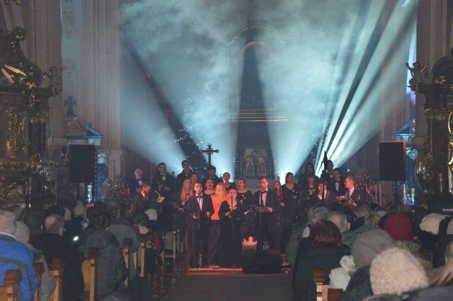 Chór studentów UJK w Kielcach zaśpiewał w wąchockim kościele.