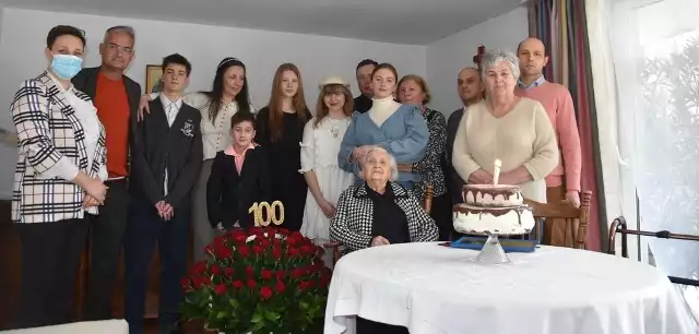 Petronela Sochacka, mieszkanka Bodzanowa w gminie Biskupice skończyła 100 lat. Jest jedną z najstarszych mieszkanek powiatu wielickiego i Małopolski