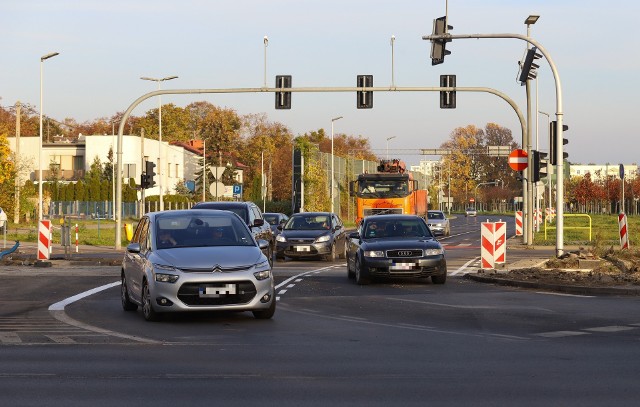 Północna część ronda na skrzyżowaniu Szosy Chełmińskiej z Trasą Średnicową została otwarta. Ze Średnicówki można już skręcić w lewo.