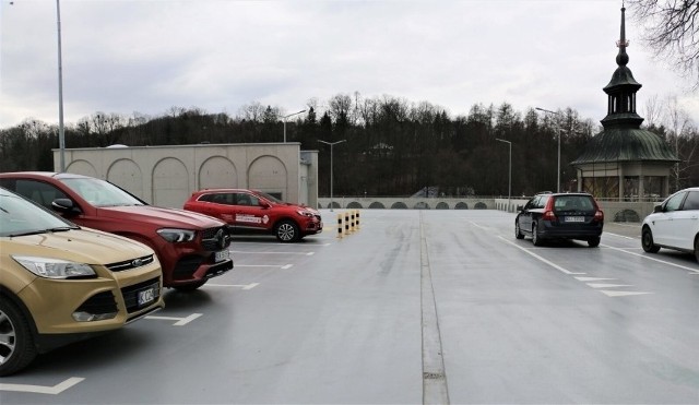 Czy po obniżkach za parkowanie mieszkańcy Limanowej będą chętniej korzystać z parkingu przy sanktuarium?