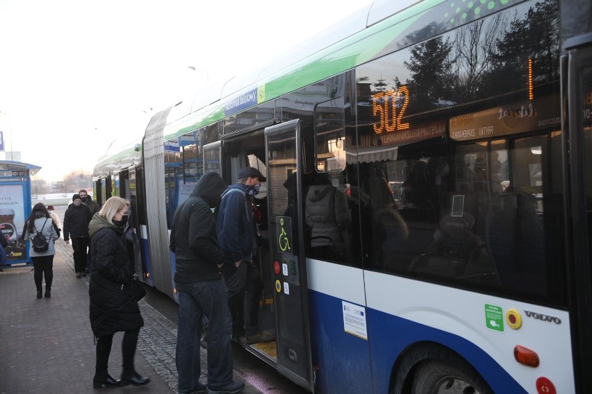 "W autobusach może być zajęte maks. 27 miejsc siedzących...