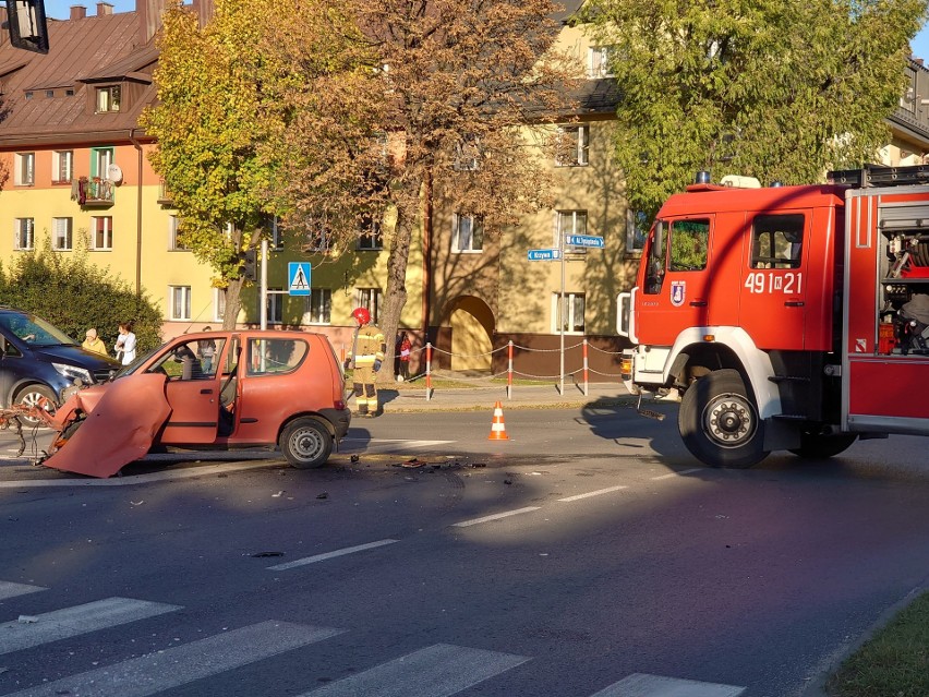 Nowy Targ. Poważny wypadek motocyklisty. Zderzył się z osobówką [ZDJĘCIA]